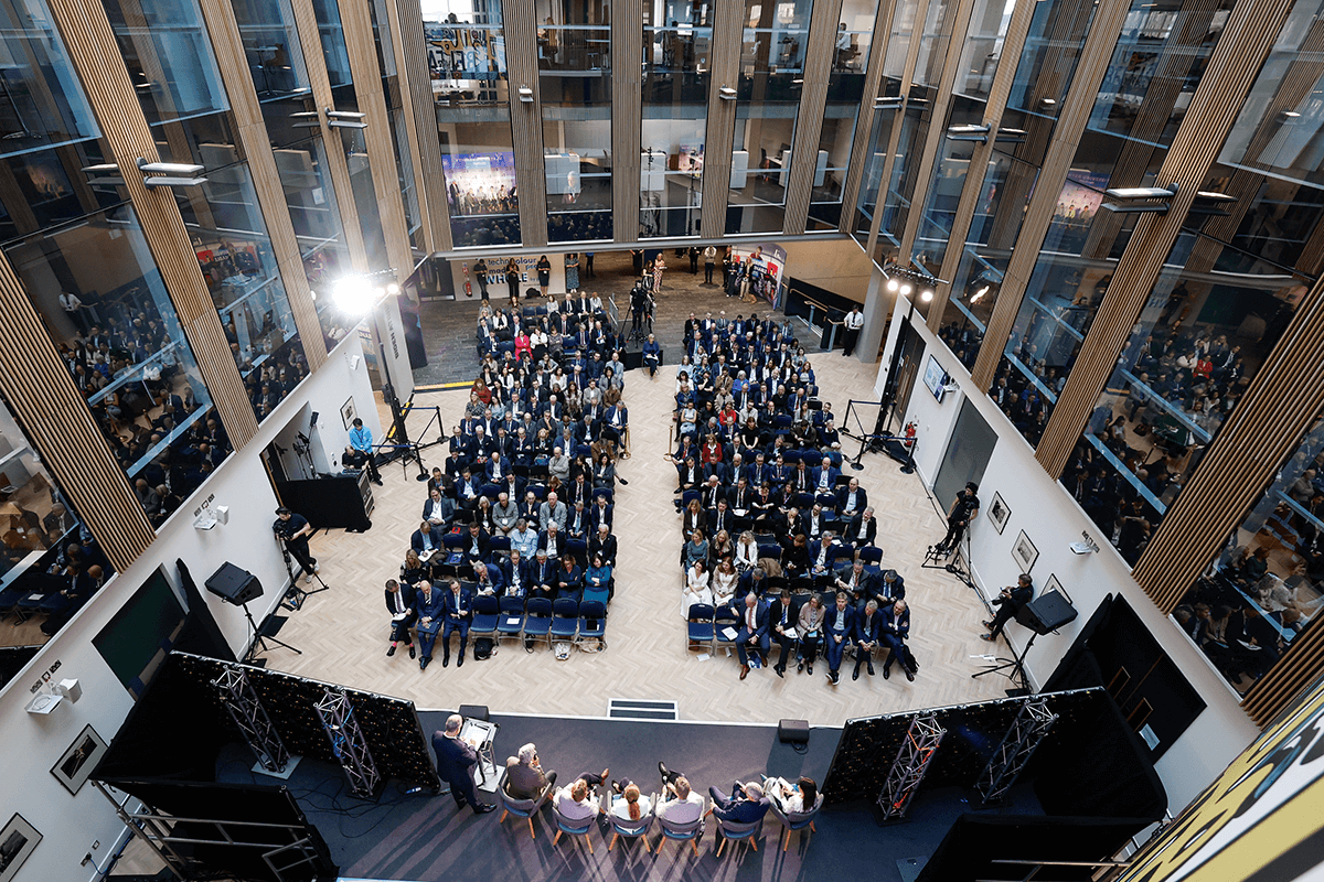 Ulster University's Belfast campus welcomes US Trade Delegation and Joe Kennedy III 1.png