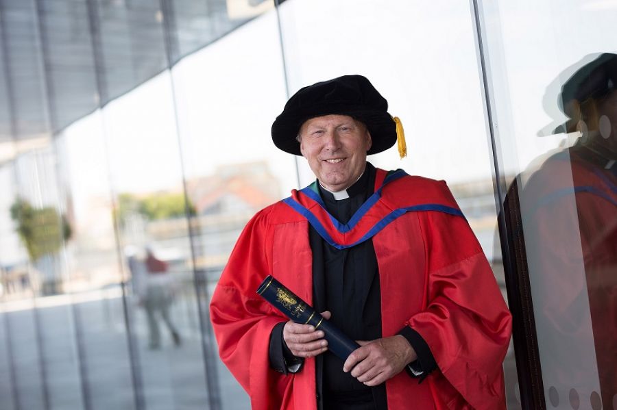 Honorary Graduate: The Very Reverend Dr John Owen Mann image