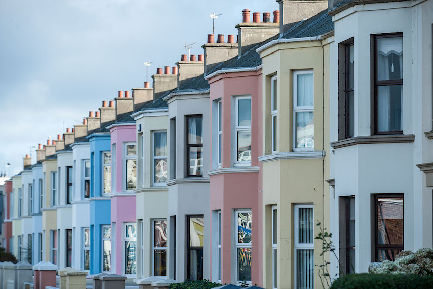 Ulster University’s research has found that the overall average house price in Northern Ireland has significantly increased over the year, yet only marginally increased over the quarter, to £153,448.