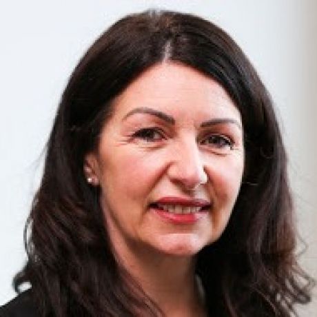 Profile pic Dr Roisin Curran