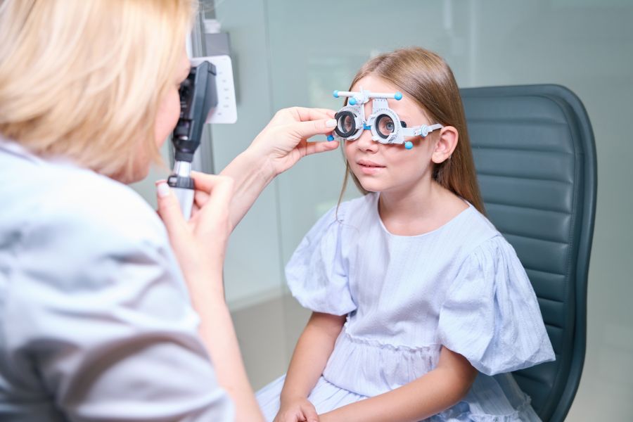 World Sight Day: Ulster University researchers launch new app to help optometrists identify and treat short-sightedness  image