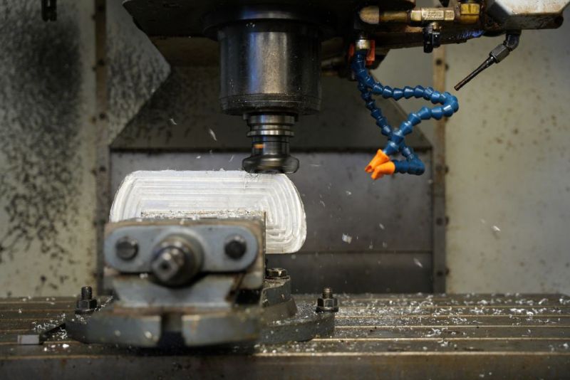 Metal cutting machine
