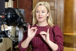 Amanda Coogan: Sign Language interpreter