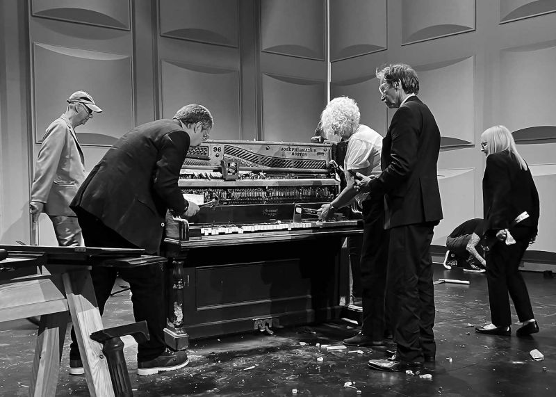 PIANO AKTIVITYS AS A DISCIPLIND DESTRUKTSHUN (A PIANO WORK’T)