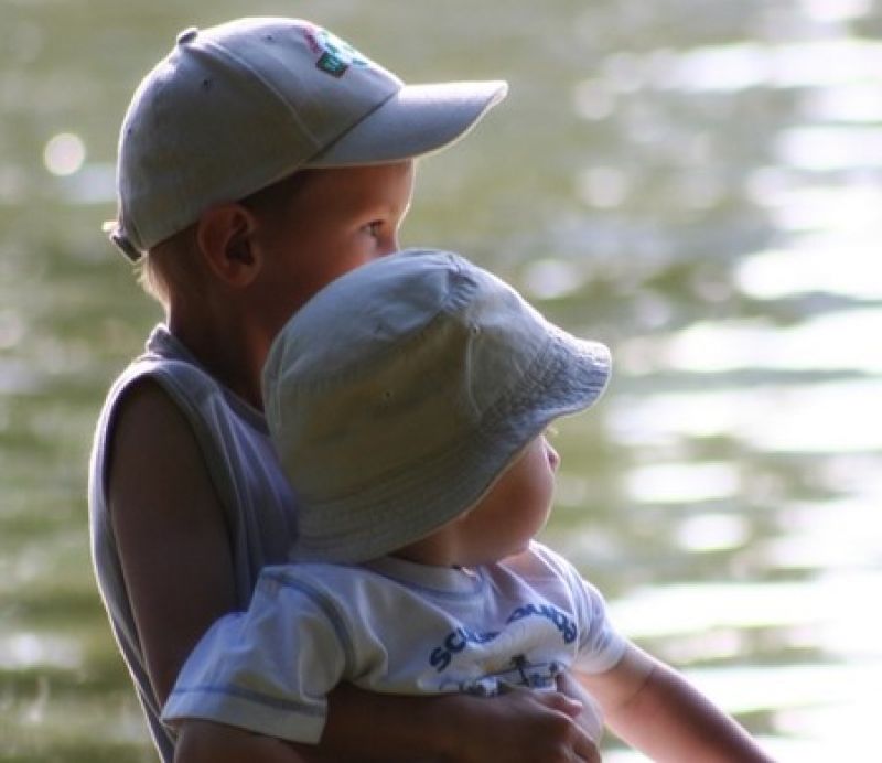 kids wearing hats