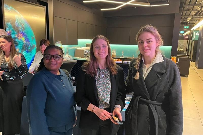 3 female attendees 