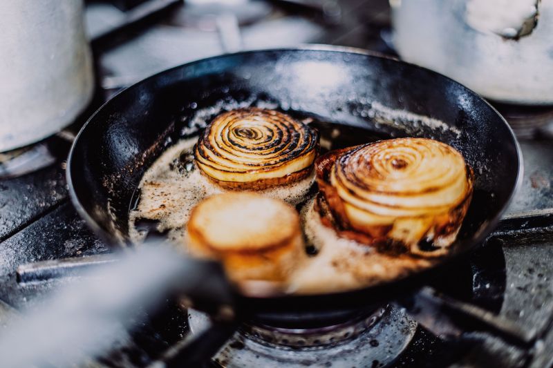 How to Use a Pan Without Burning Food